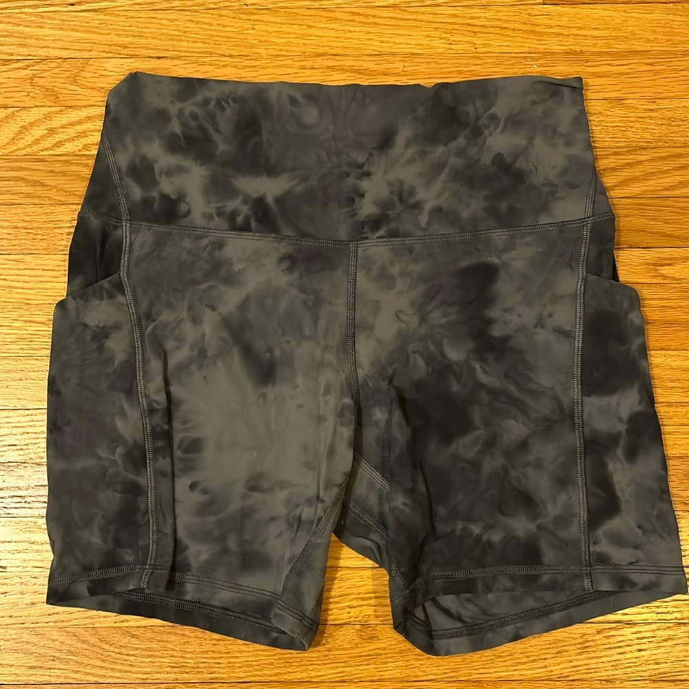 EUC Lululemon Align High-Rise Shorts with Pockets 6”